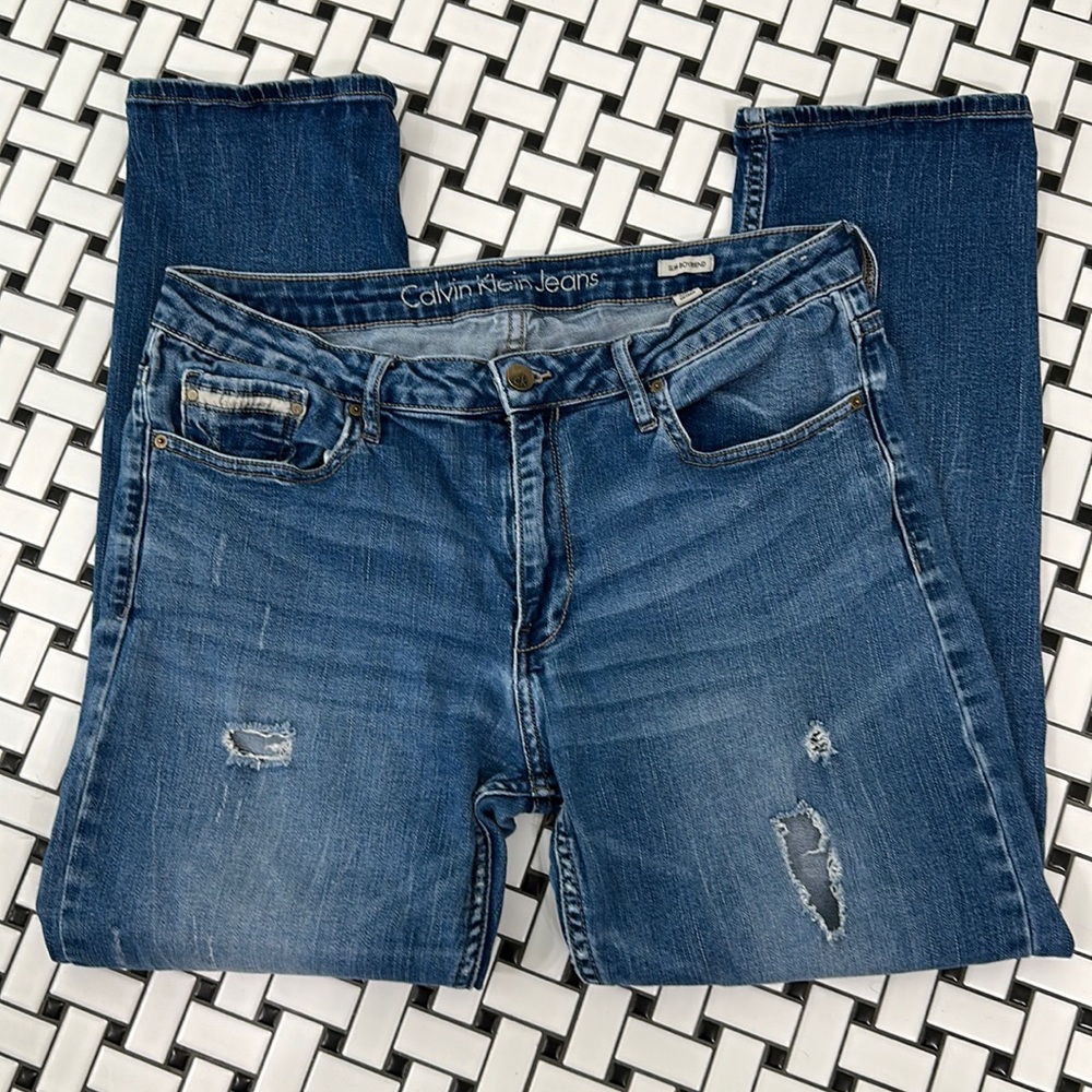 Distressed boyfriend jeans